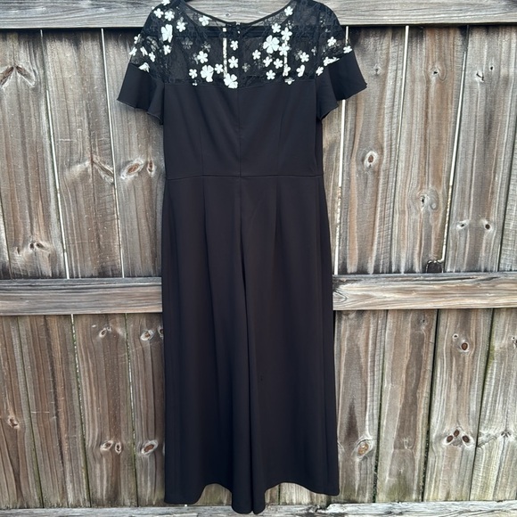 Karl Lagerfeld Paris Black Floral Lace Cropped Jumpsuit, Size 8 - Picture 5 of 8
